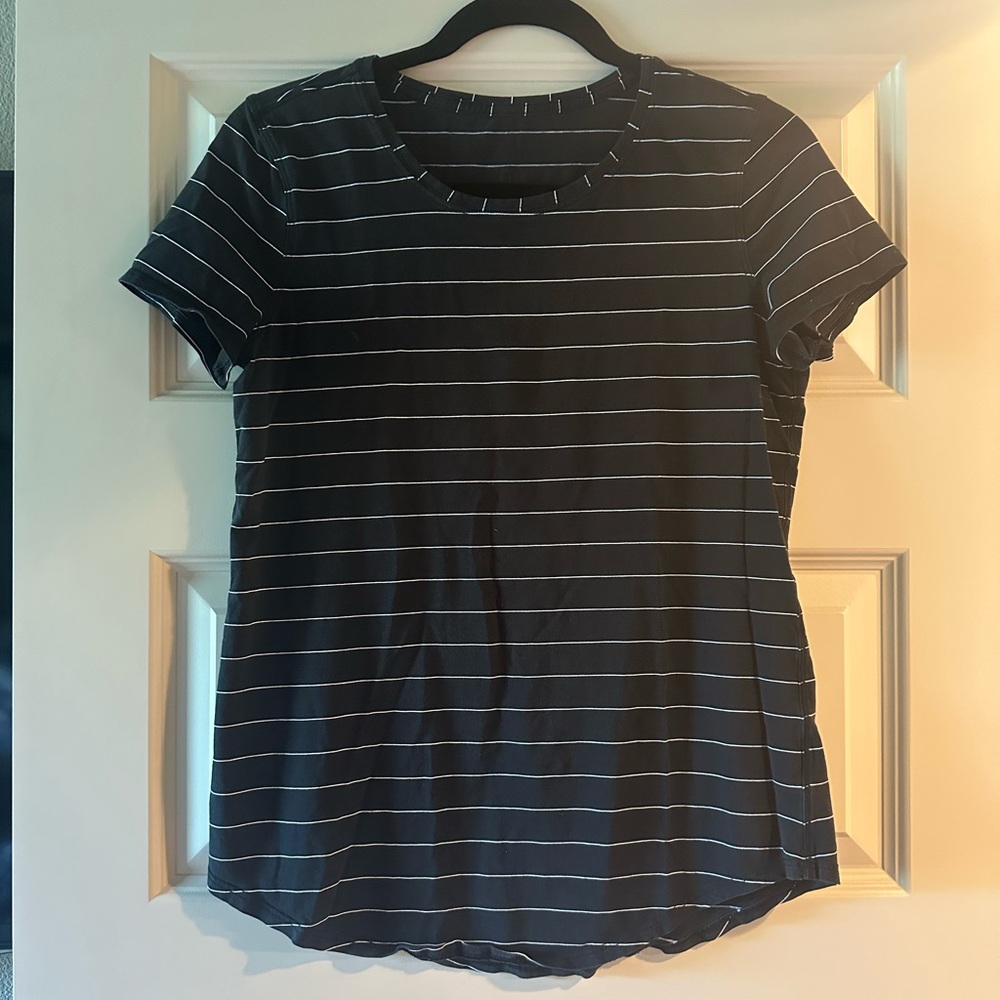 Lululemon Love Crew Tee Shirt in Short Serve Stripe Black/White - Picture 5 of 9